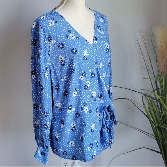 Talbots Petites Blue Flora Wrap Blouse Poet Sleeve V-Neck Flowers & Dots Size LP - Picture 6 of 16